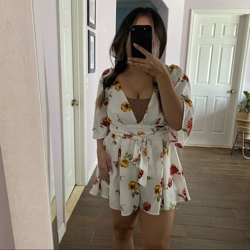 Princess Polly Floral Romper - Picture 2 of 2